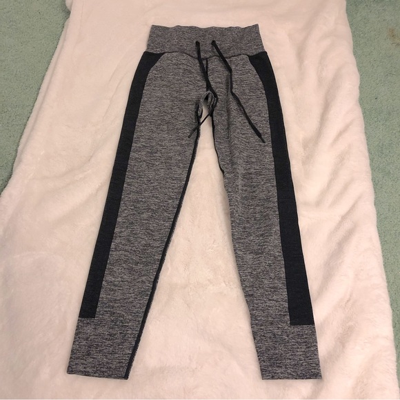 Victoria Secret’s PINK Grey and Black Active Leggings with Waist Clinching - Picture 1 of 9